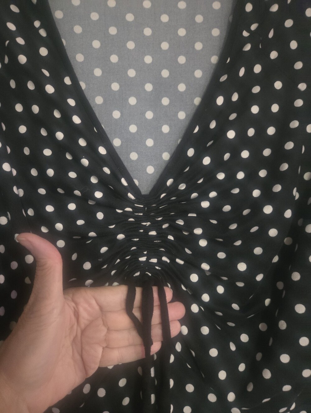 The Pyramid Collection Black & White Polka Dot V-Neck Ruched Peplum Top. Size1XL - Picture 3 of 9
